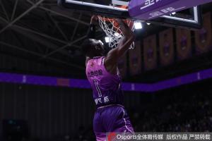 媒体人:北控赢球却暴露阵容问题 贾尔斯该打PF配沈梓捷或邹雨宸
